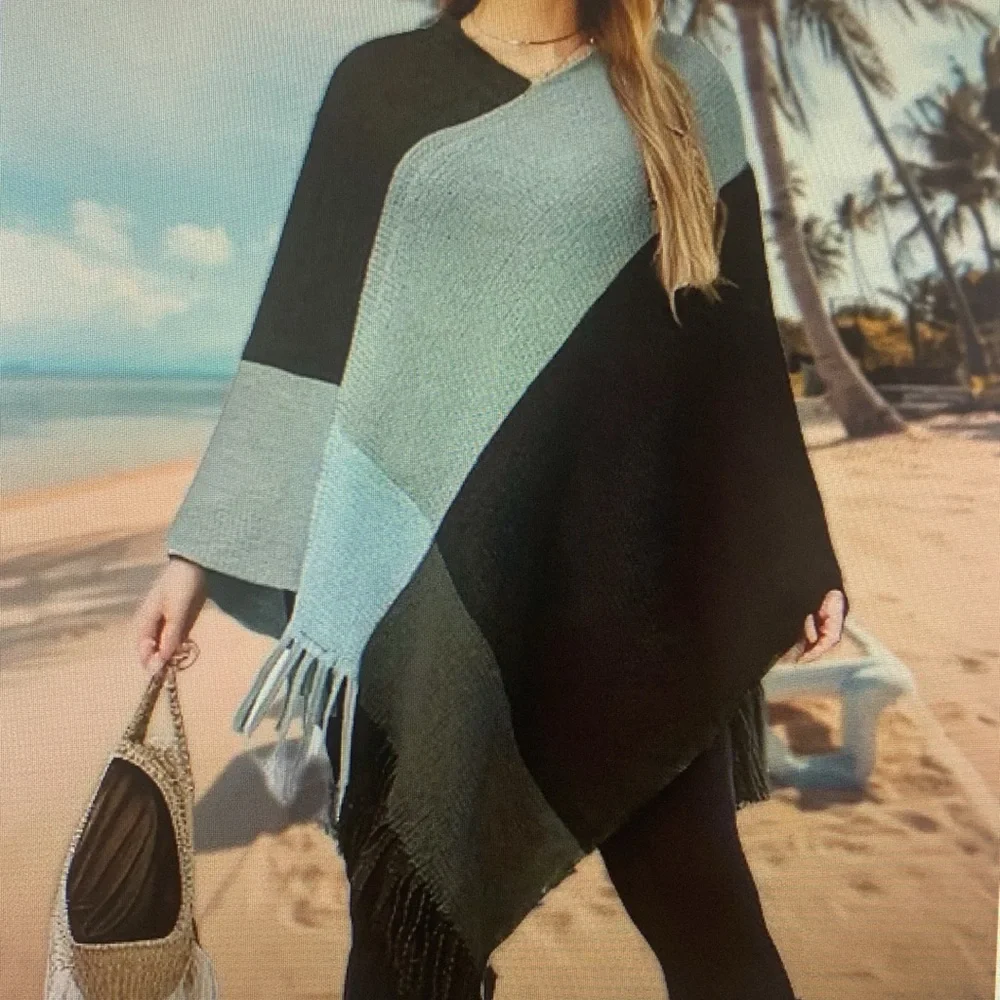 Pretty light weight geometric pattern poncho - Picture 4 of 7